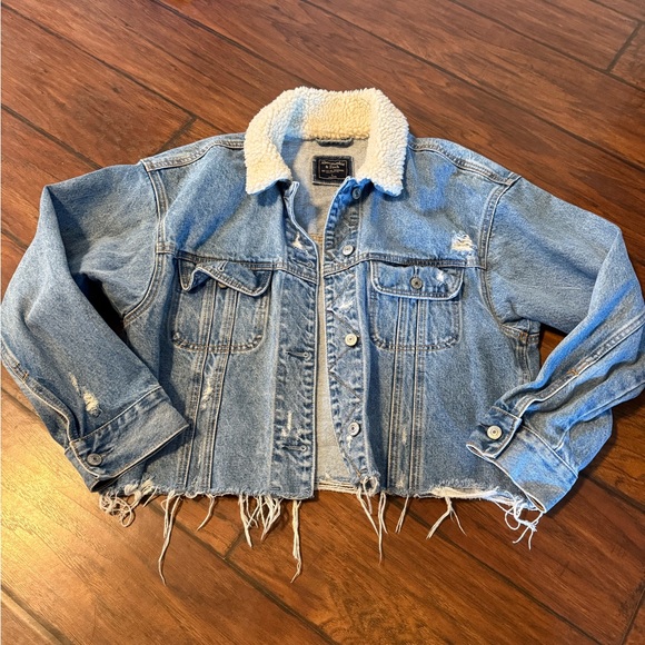 Abercrombie & Fitch Light Blue Denim Jacket with Cream Sherpa Collar - Picture 1 of 4